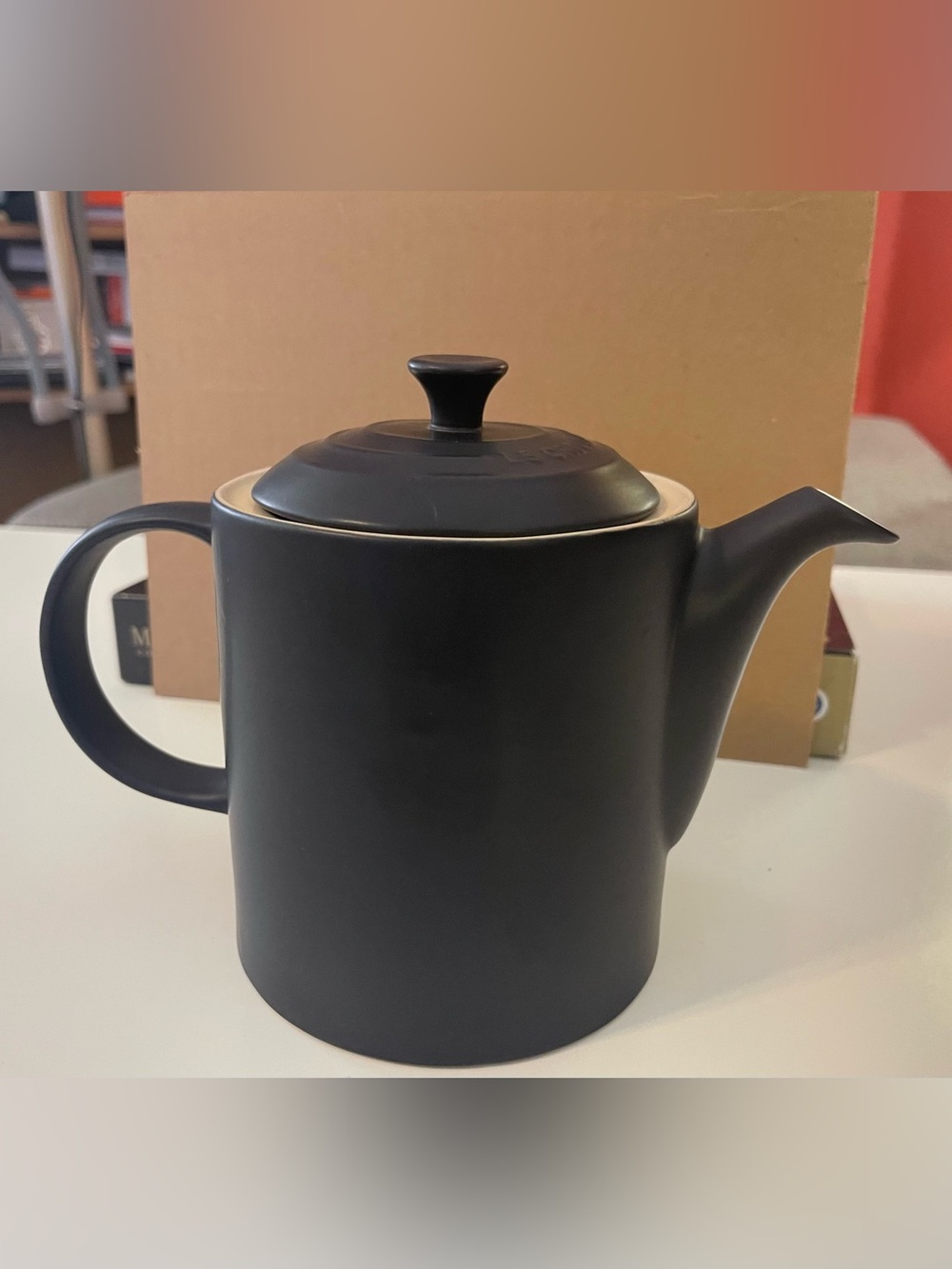 Le Creuset 1.3L Grand Teapot, Matte Black Ceramic Teapot with Lid